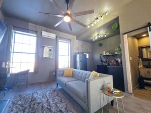 智能电视、壁炉