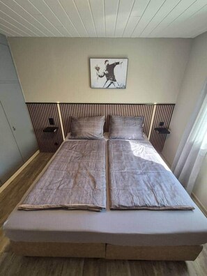 1 bedroom, WiFi, bed sheets