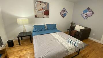 3 bedrooms, iron/ironing board, WiFi, bed sheets