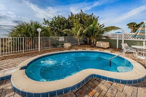 Unclassified image, 2 of 29, button