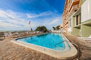 Unclassified image, 3 of 29, button