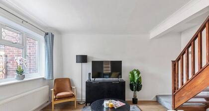 Two Bed House, Pets Welcome, Parking