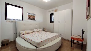 2 chambres, fer et planche à repasser, Wi-Fi gratuit, draps fournis