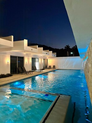 Outdoor pool - Safiro Suites Guayabitos Apartments (Rincón de Guayabitos)