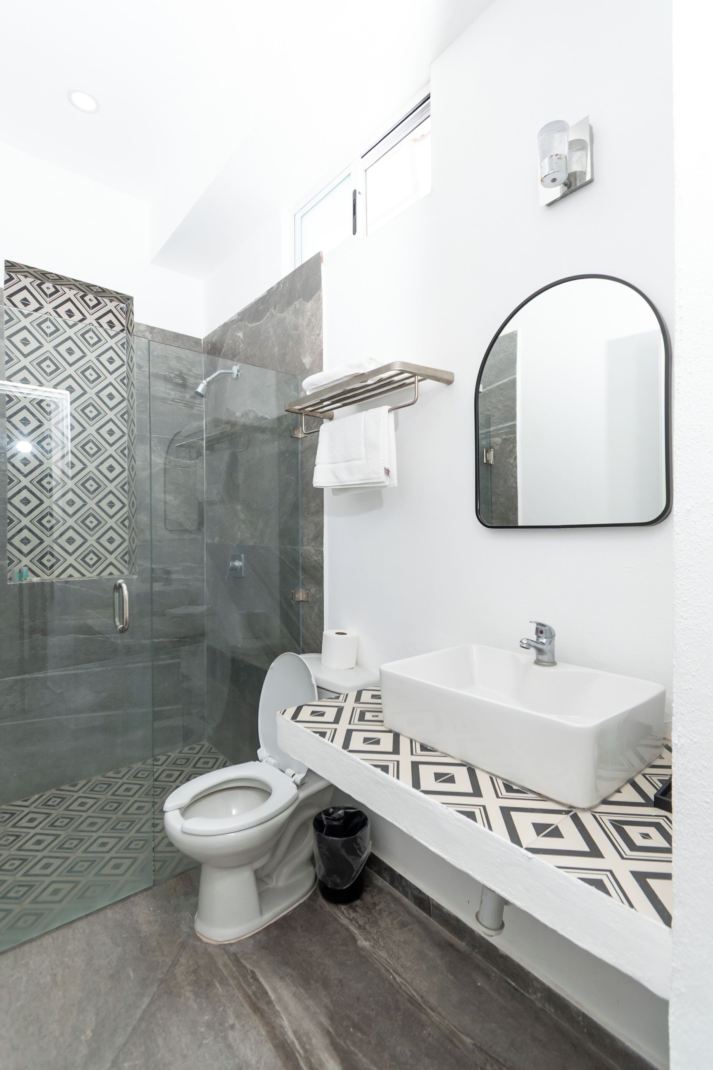 Standard Quadruple Room | Bathroom | Shower, hair dryer, towels, soap