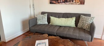 River View 1-bedroom house with WiFi Close to Downtown & Stadiums