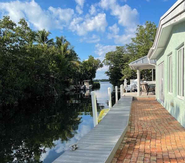 Terrace/patio - Charming Seaside Getaway with All the Comforts of Home (Key Largo)