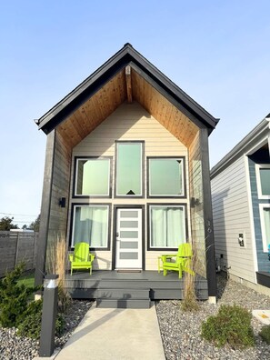 Exterior - Courtyard View At The Commons - Dog Friendly (Seaside)