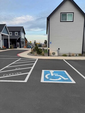 Property grounds - Roadside At The Commons - Dog Friendly (Seaside)