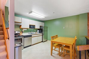 Refrigerador, microondas, horno, lavavajillas