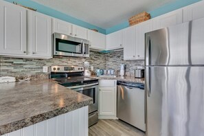 Réfrigérateur, micro-ondes, four, lave-vaisselle