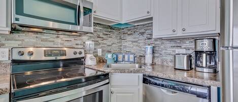 Réfrigérateur, micro-ondes, four, lave-vaisselle