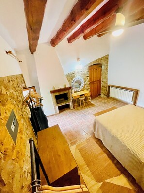 3 bedrooms, in-room safe, iron/ironing board, free WiFi