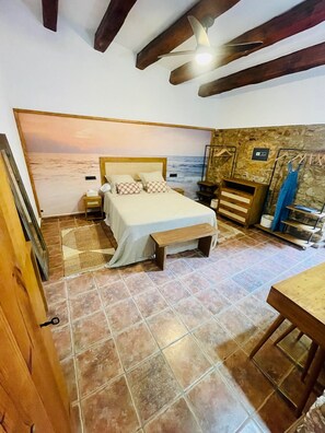 3 bedrooms, in-room safe, iron/ironing board, free WiFi - Village house in Palamós (Palamós)