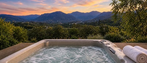 Outdoor spa tub