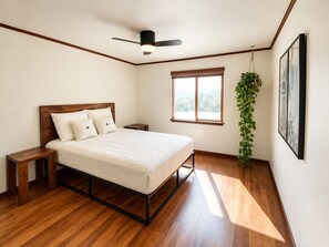 3 bedrooms, desk, free WiFi, bed sheets
