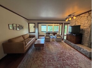 Smart TV, books - Sequoia Sanctuary•Hot Tub•Private Hilltop Escape (Three Rivers)