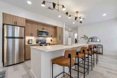 The Continental, powered by Placemakr - Downtown - Market Square