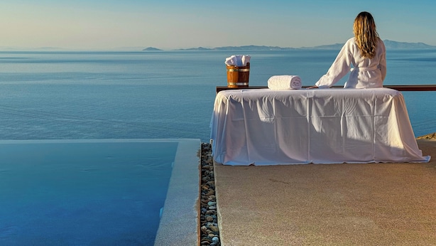 A person sitting at a table with a view of the sea. - AGADA Folegandros (Folegandros)