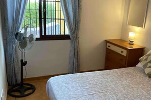 Apartment | 3 bedrooms, iron/ironing board, free WiFi, bed sheets