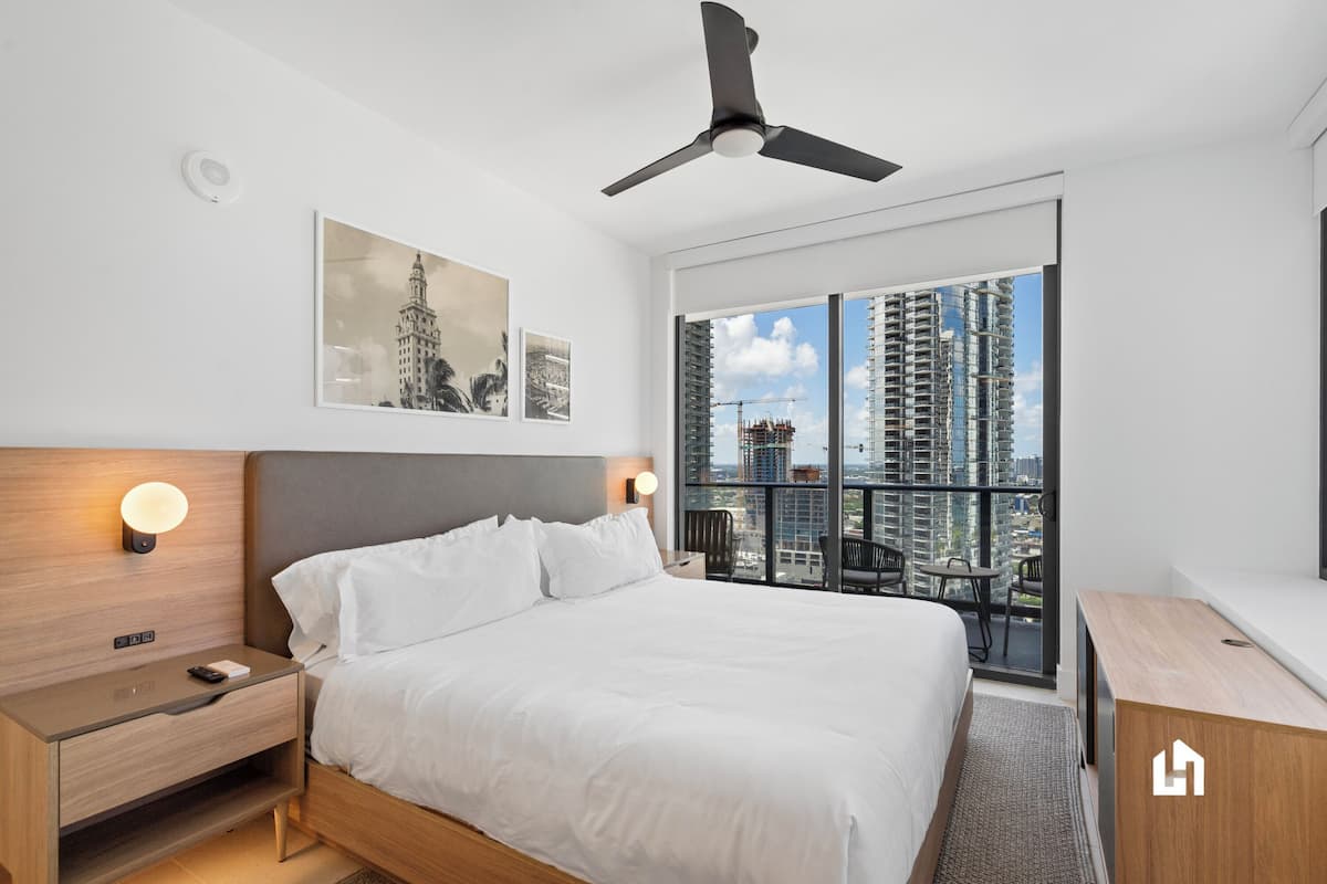 Apartment, 2 Bedrooms, Balcony, Partial Ocean View | 2 bedrooms, in-room safe, iron/ironing board, free WiFi