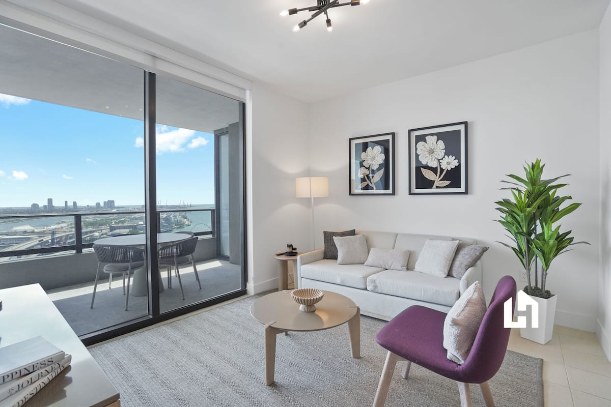 Apartment, 3 Bedrooms, Balcony, Bay View | Living room