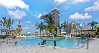 Stylish Apartments with Partial Ocean Views in Downtown