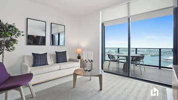 Apartment, 3 Bedrooms, Balcony, Ocean View | Living area