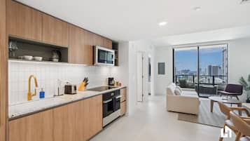 Apartment, 1 Bedroom, Balcony, Partial Ocean View | Private kitchen