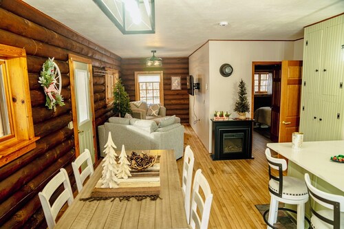 Westby Hideaway: Charming & Cozy 2-Bedroom Cabin on a Peaceful Dead-End Road.  
