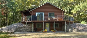 Westby Hideaway: Charming & Cozy 2-Bedroom Cabin on a Peaceful Dead-End Road.  