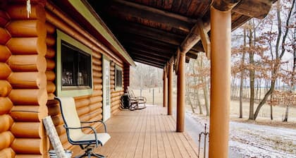 Westby Hideaway: Charming & Cozy 2-Bedroom Cabin on a Peaceful Dead-End Road.