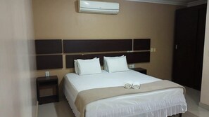 Laptopgeeigneter Arbeitsplatz, kostenloses WLAN