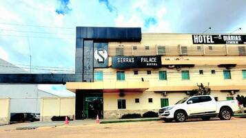 Fachada da propriedade