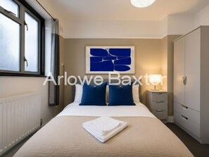 4 Schlafzimmer, Schreibtisch, Bügeleisen/Bügelbrett, Reisekinderbett