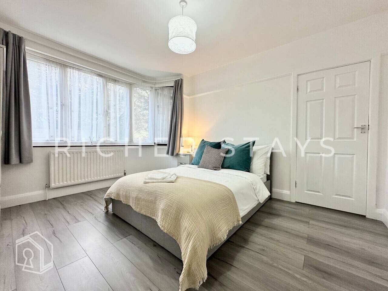 4 bedrooms, desk, iron/ironing board, travel cot