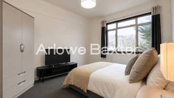 4 bedrooms, desk, iron/ironing board, travel cot