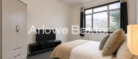 4 bedrooms, desk, iron/ironing board, travel cot