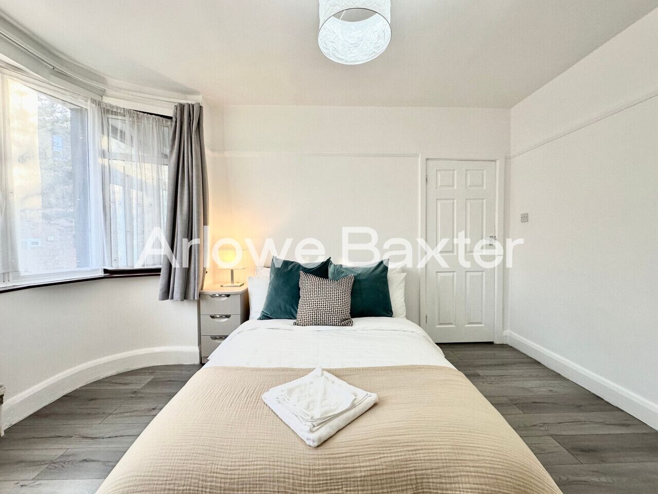 4 bedrooms, desk, iron/ironing board, travel cot