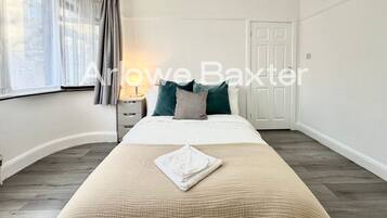 4 bedrooms, desk, iron/ironing board, travel cot