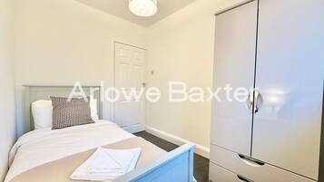4 bedrooms, desk, iron/ironing board, travel cot