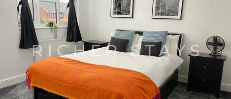 3 bedrooms, desk, iron/ironing board, travel crib