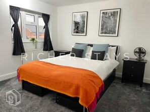 3 bedrooms, desk, iron/ironing board, travel cot