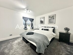 3 bedrooms, desk, iron/ironing board, travel cot