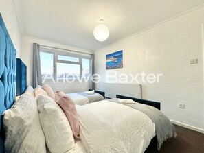 3 bedrooms, desk, iron/ironing board, travel crib