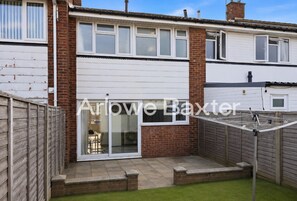 Exterior - Bright 3-Bedroom House | Driveway & Garden (Thurrock)