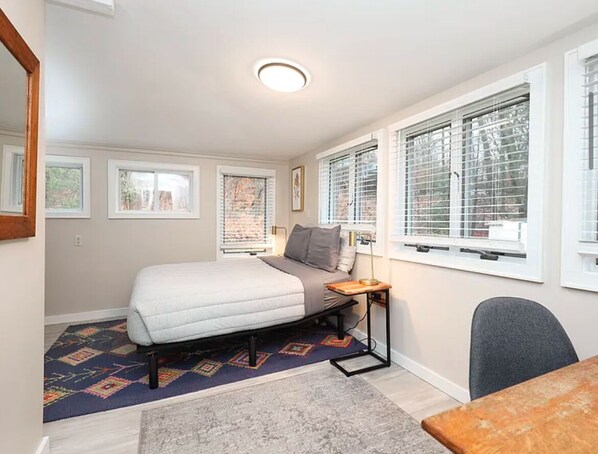 2 bedrooms, desk, iron/ironing board, free WiFi