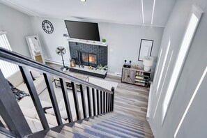 Living area - The Black Deer - A Modern Poconos Escape (Tobyhanna)