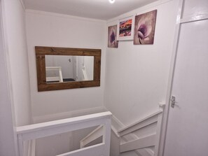 Interior - 4 Bedroom 5 minute Luton Airport (Luton)