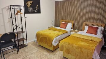 4 bedrooms, iron/ironing board, free WiFi, bed sheets